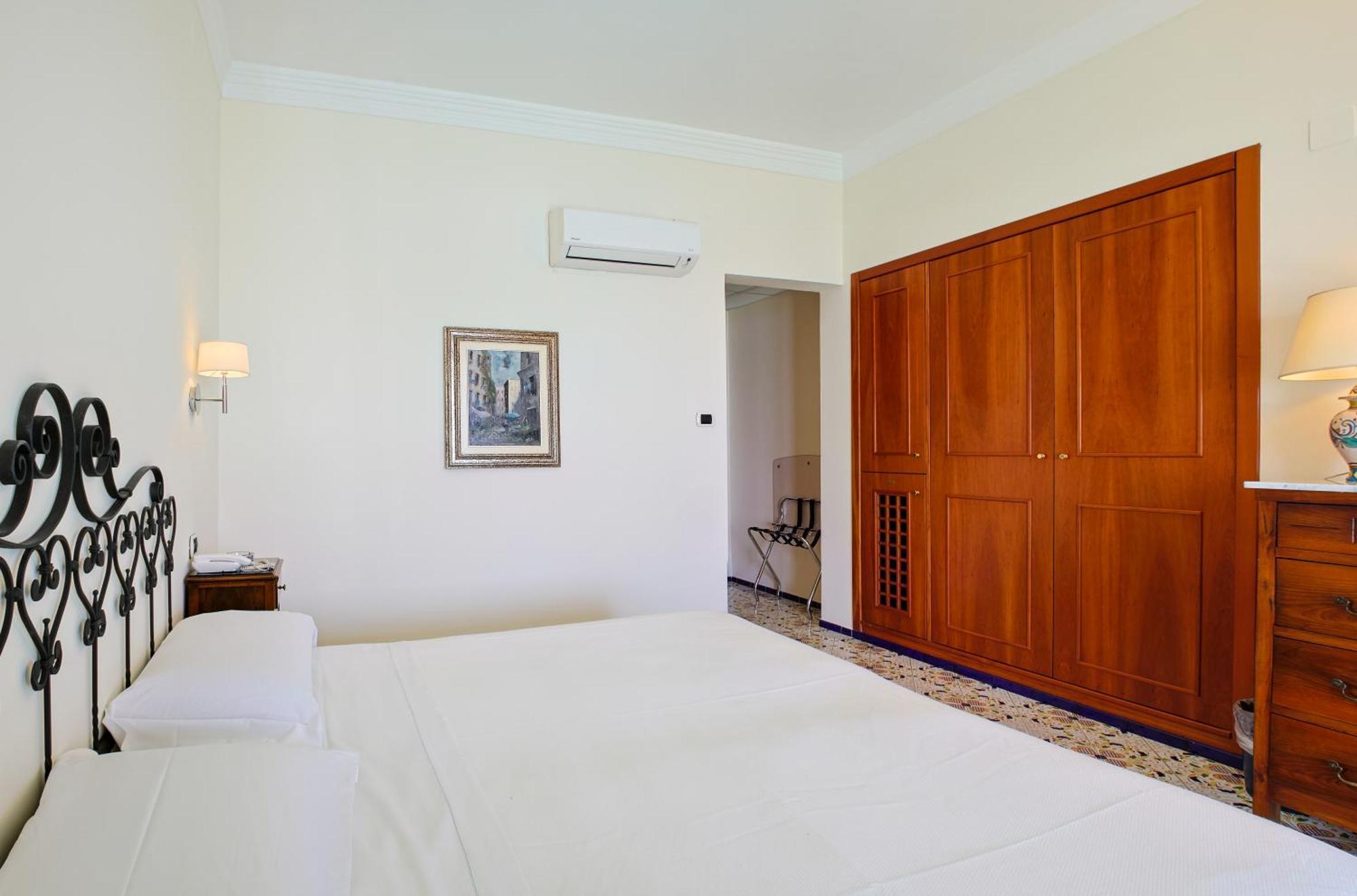 Hotel Aurora Амалфи Екстериор снимка