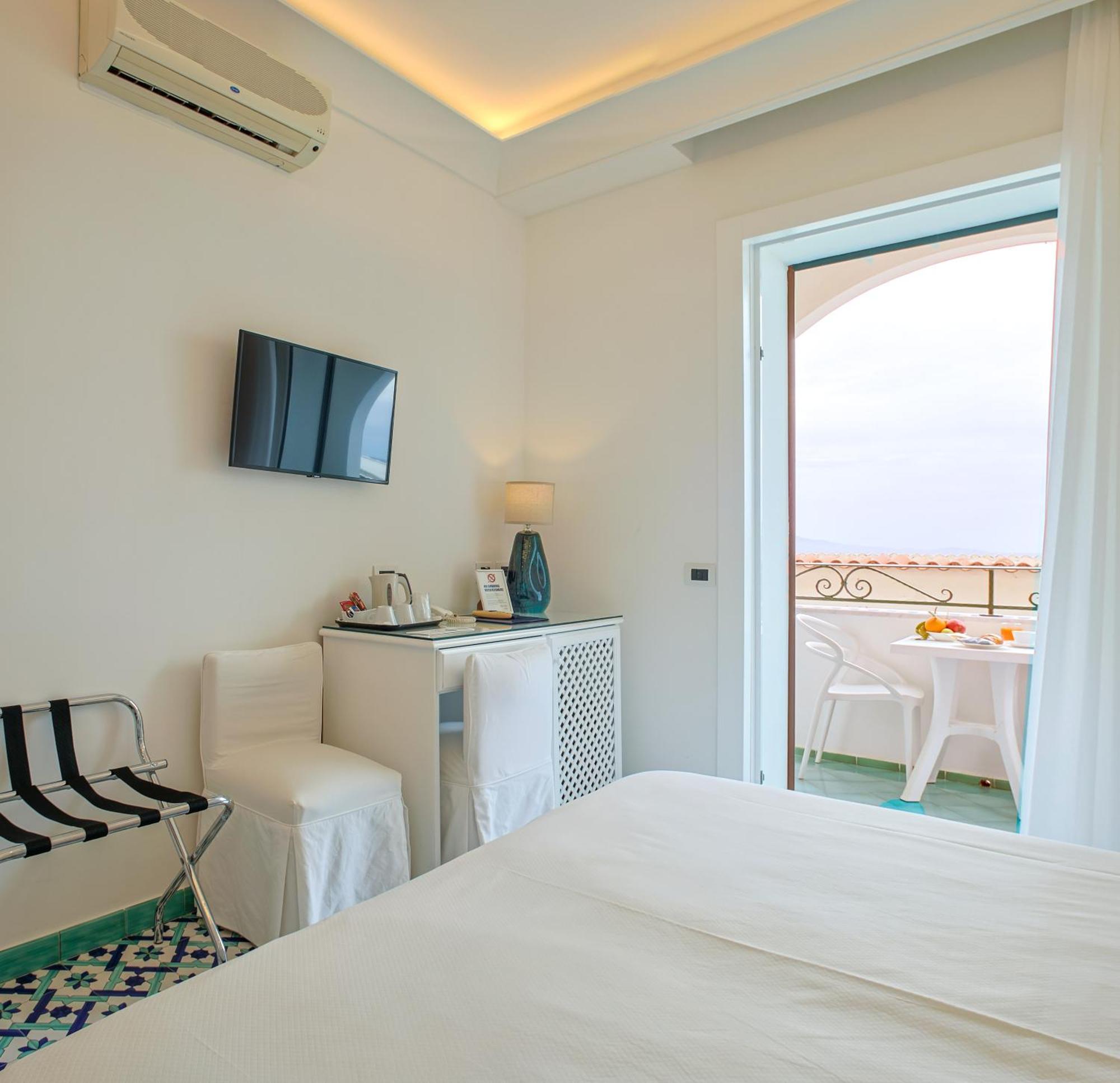 Hotel Aurora Амалфи Екстериор снимка