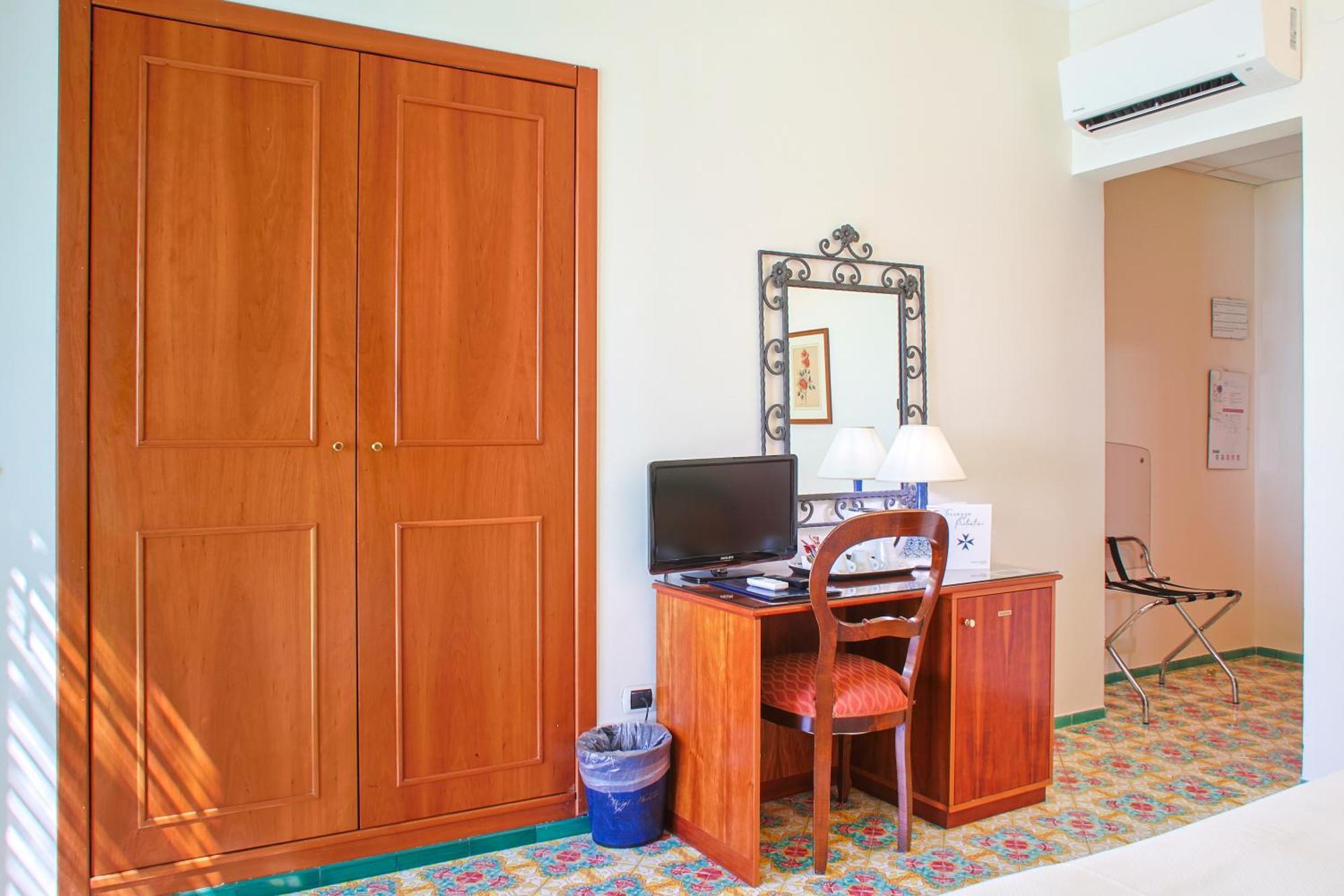 Hotel Aurora Амалфи Екстериор снимка