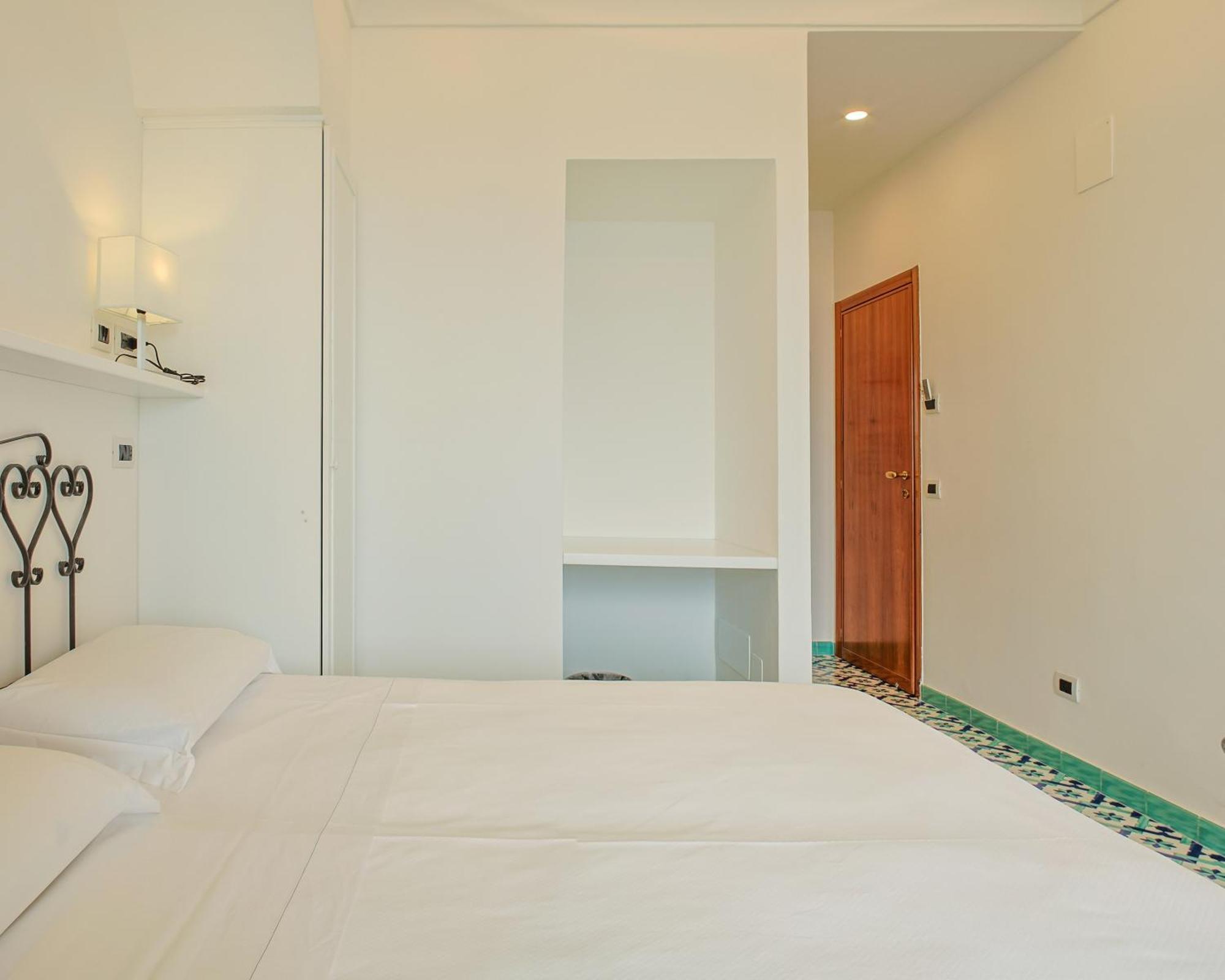 Hotel Aurora Амалфи Екстериор снимка